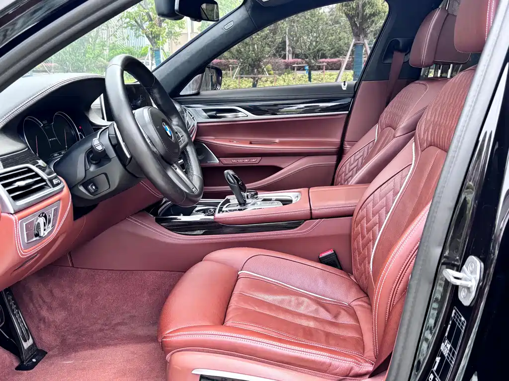 BMW 7 Series 2018 M760Li xDrive купить на сайте DeffCars