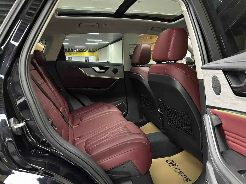 Hongqi HS5 2025 2.0T two-wheel drive Qixiang Pro version купить на сайте DeffCars