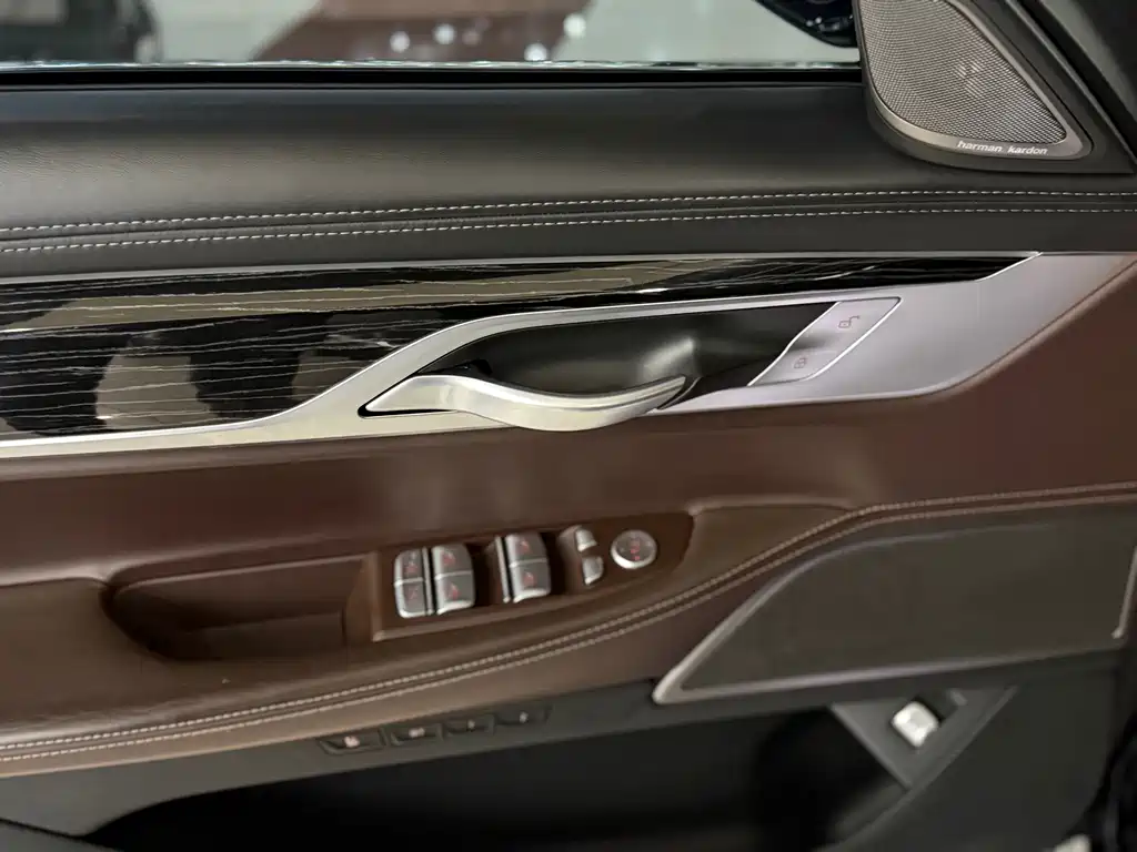 BMW 7 Series 2021 730Li M Sports Package купить на сайте DeffCars