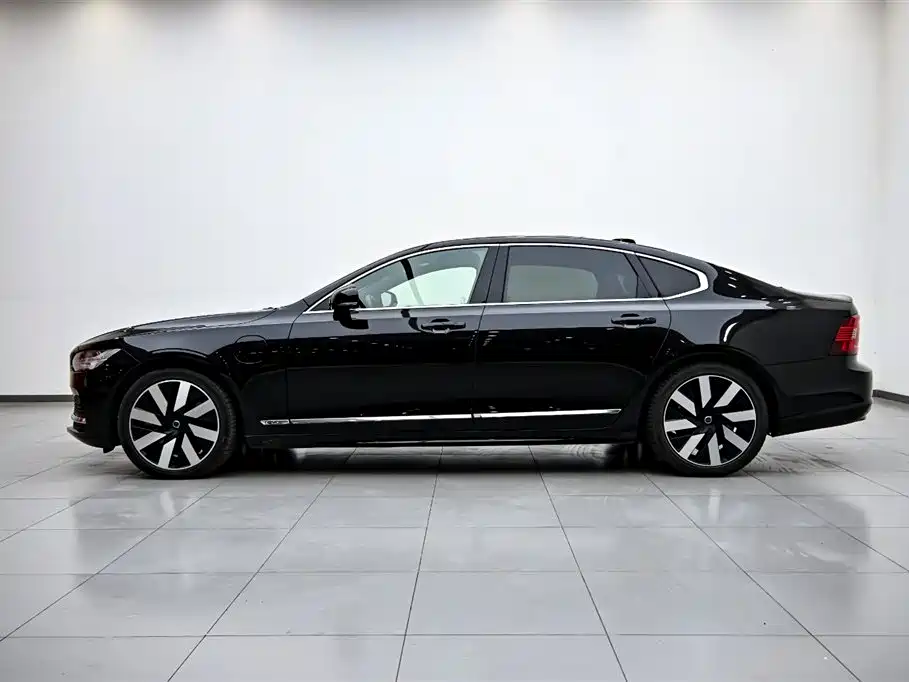 Volvo S90 plug-in hybrid 2025 plug-in hybrid four-wheel drive long range Zhiya luxury version купить на сайте DeffCars