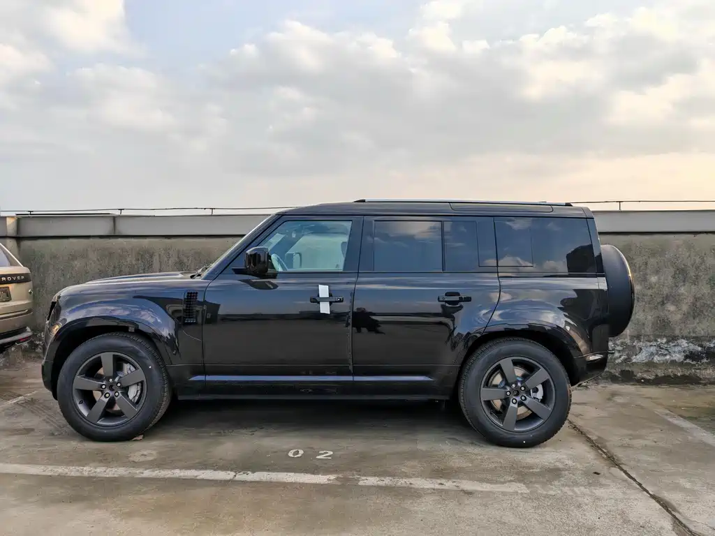 Land Rover Defender 2026 110 3.0T P400 X-Dynamic HSE купить на сайте DeffCars