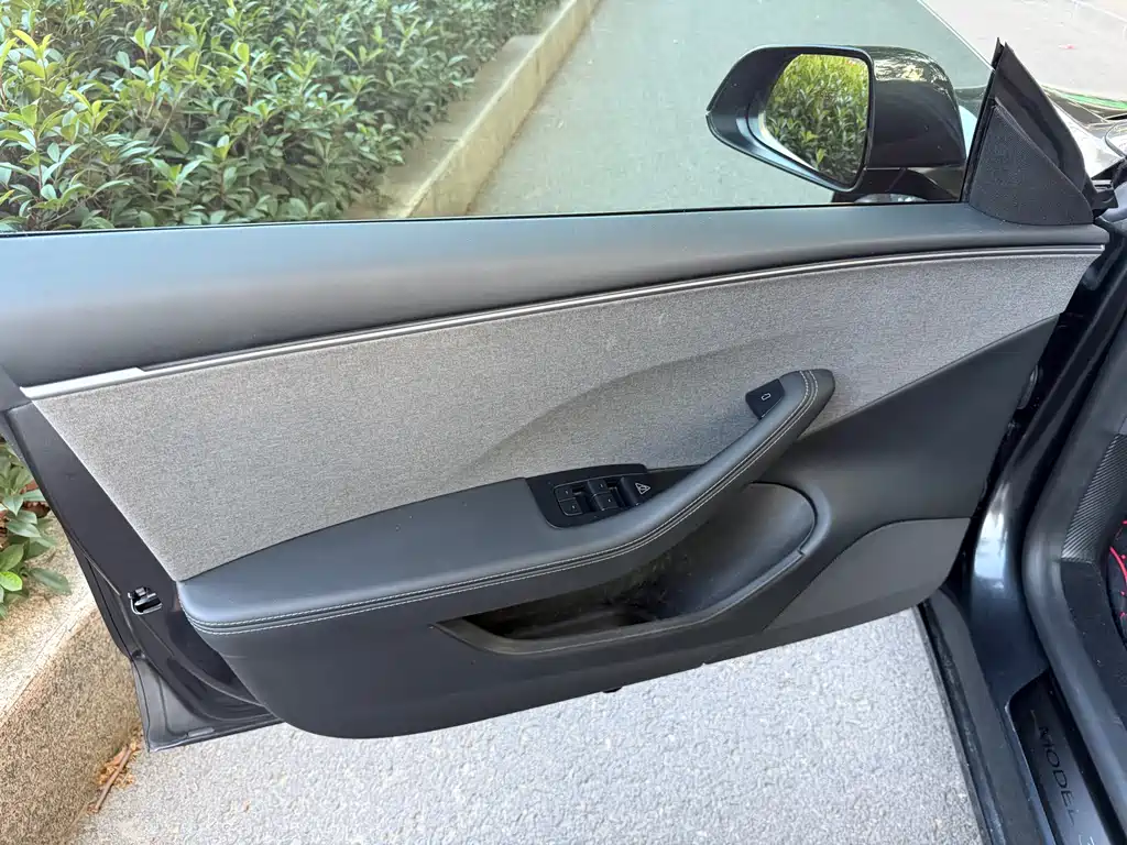 Model 3 2025 rear-wheel drive version купить на сайте DeffCars