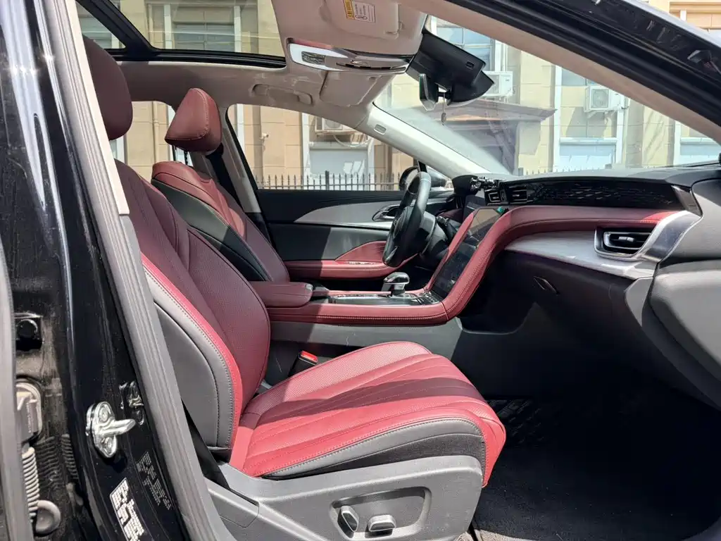 Hongqi H5 2025 2.0T automatic Xuanying 2 million units commemorative edition купить на сайте DeffCars