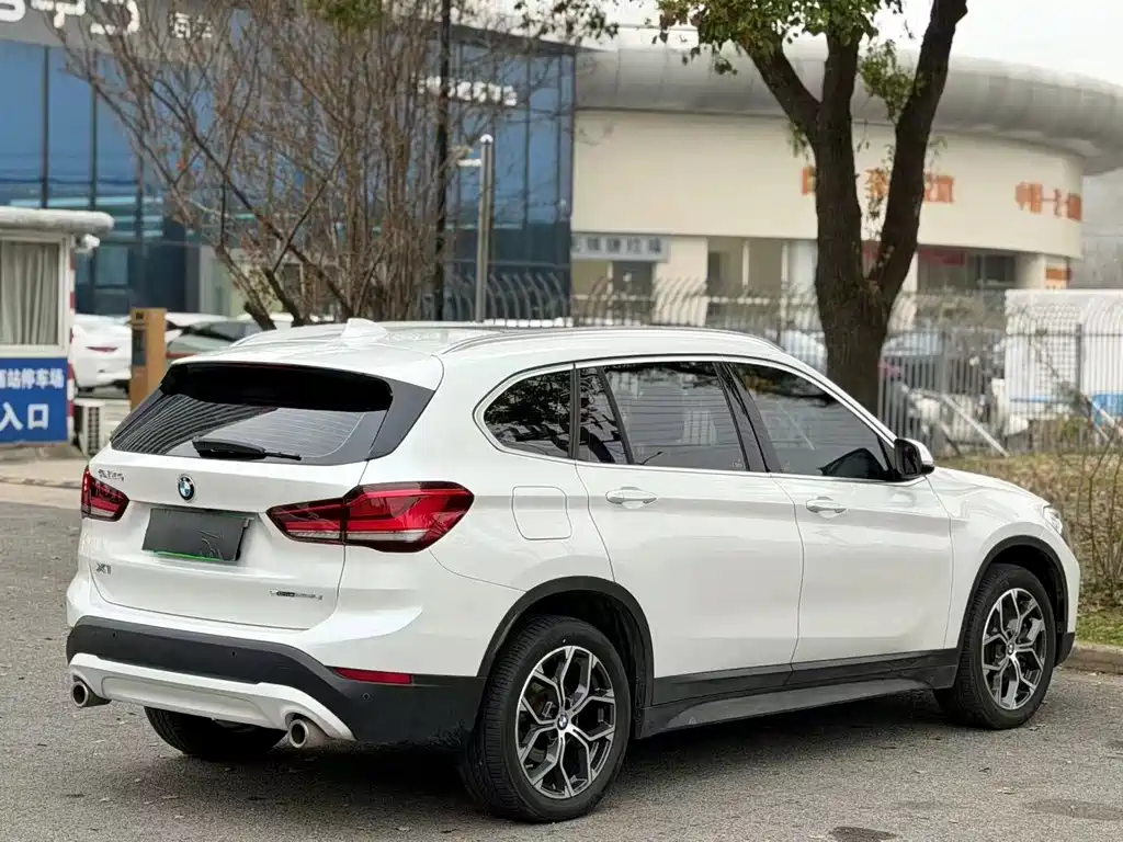 BMW X1 2022 sDrive25Li Leading Model купить на сайте DeffCars