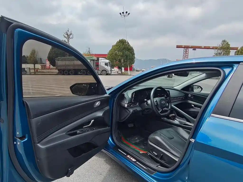 Elantra 2021 1.5L CVT LUX Premium Edition купить на сайте DeffCars