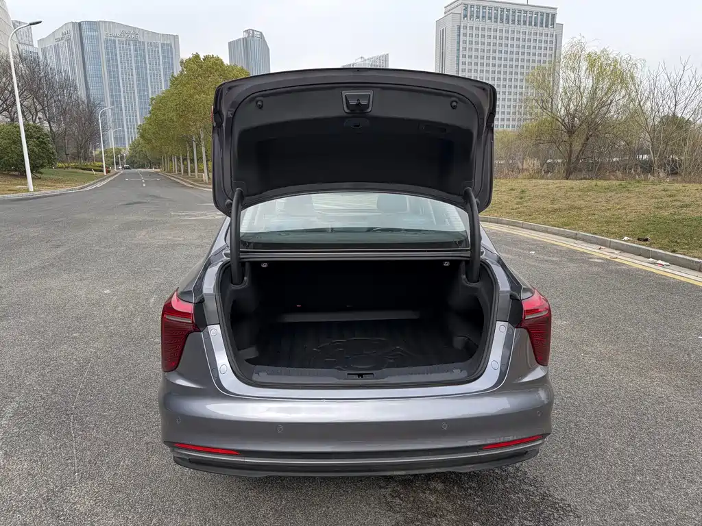 Hongqi H5 PHEV 2025 170 super hybrid version купить на сайте DeffCars