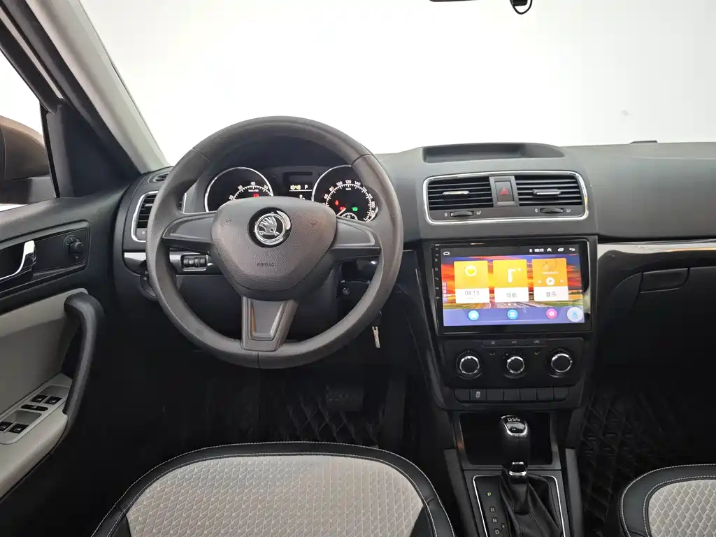 Yeti 2017 TSI280 DSG forward version купить на сайте DeffCars