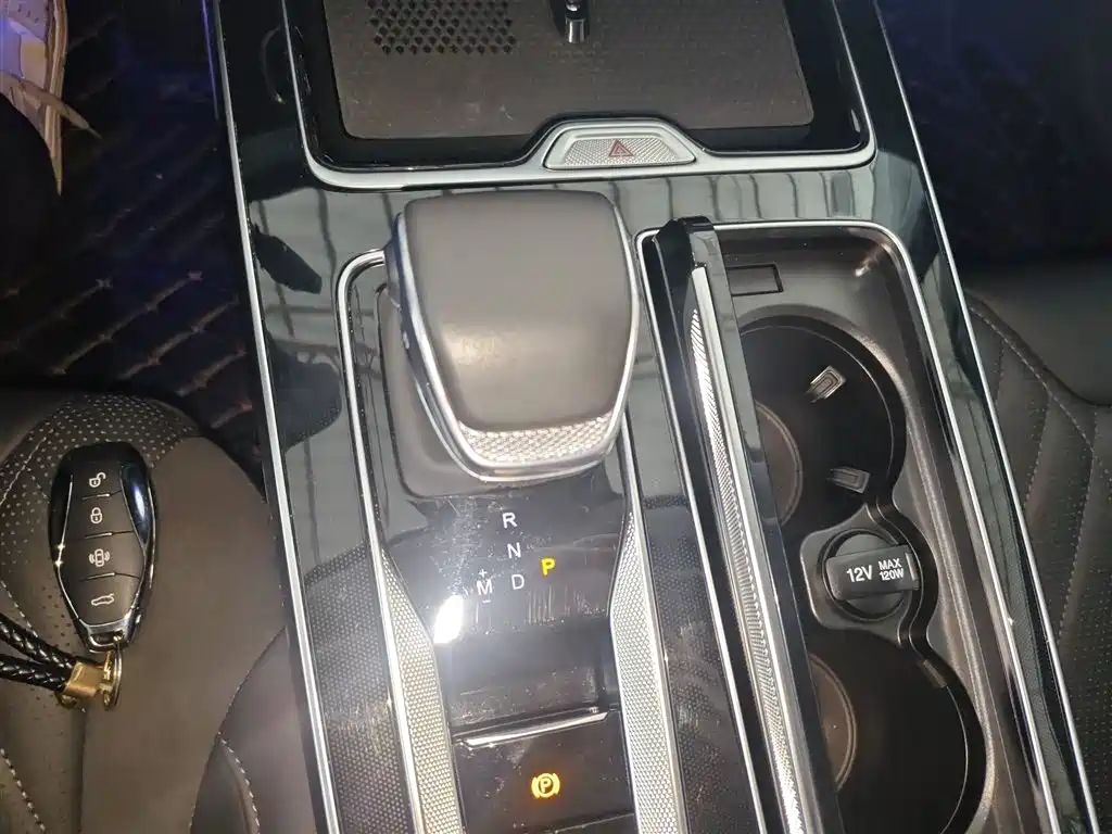 Hongqi HS5 2023 2.0T Qixiang Pro version купить на сайте DeffCars