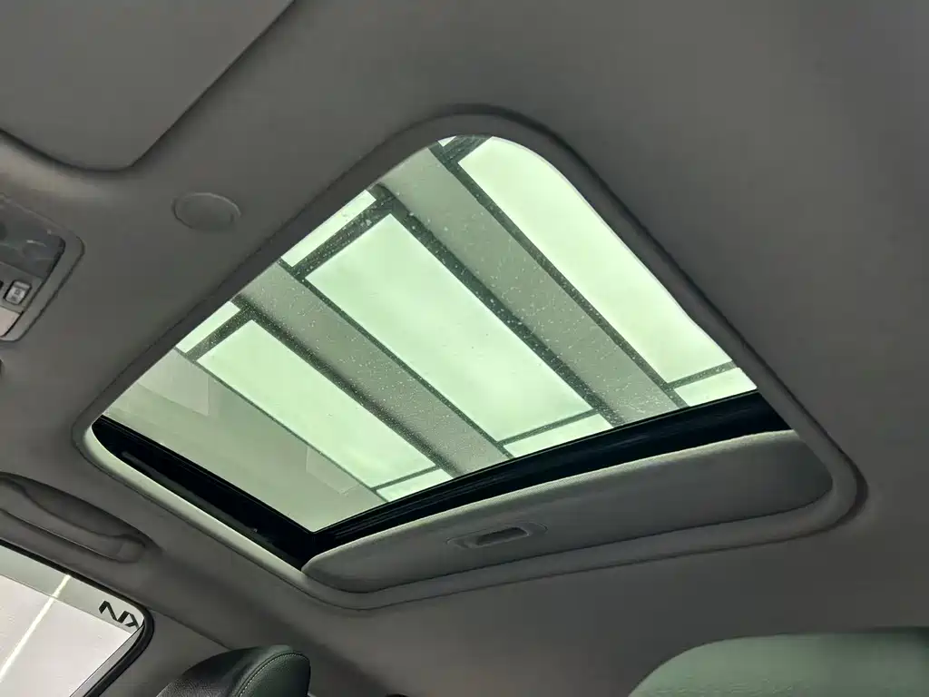 Yipao 2021 1.4L CVT sunroof model купить на сайте DeffCars