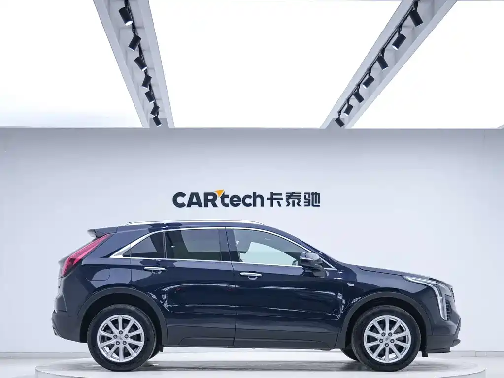 Cadillac XT4 2022 28T two-wheel drive fashion model купить на сайте DeffCars