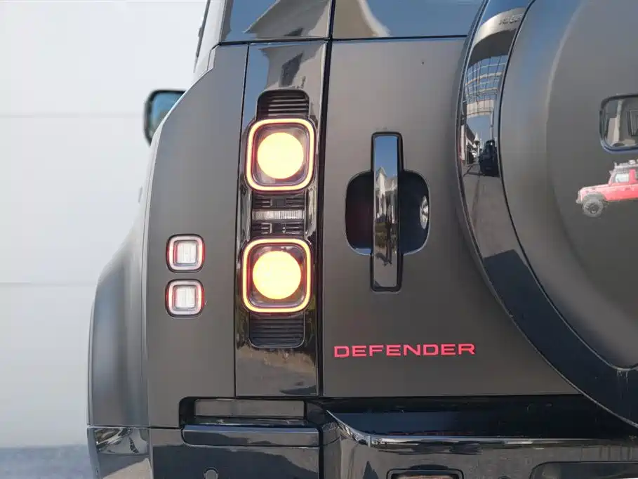 Land Rover Defender 2024 110 5.0T V8 купить на сайте DeffCars