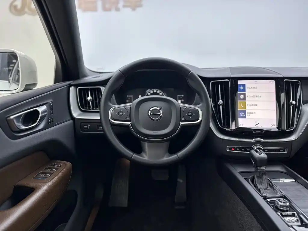 Volvo XC60 2021 T5 four-wheel drive Zhiyuan Deluxe Edition купить на сайте DeffCars