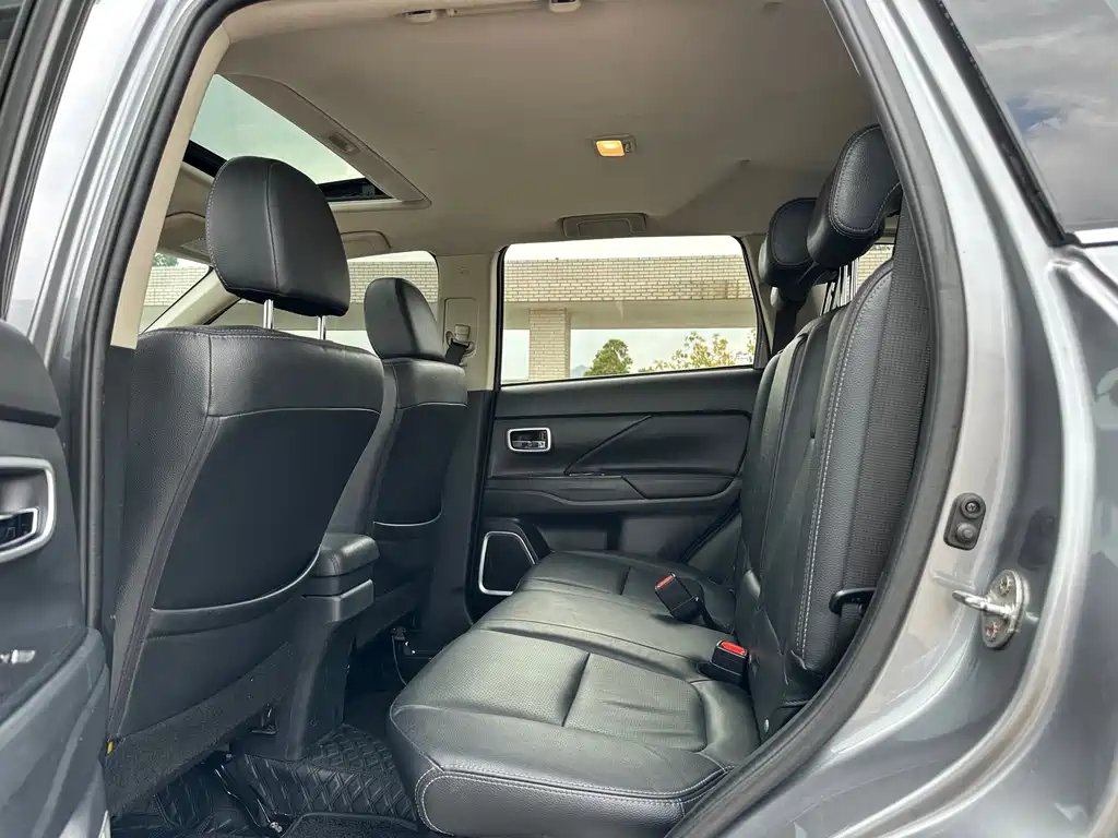 Outlander 2018 2.4L four-wheel drive elite version 5 seats купить на сайте DeffCars