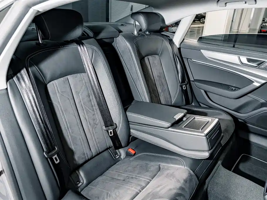 Audi A7L 2024 45TFSI S-line Dream Building Liquid Crystal Package купить на сайте DeffCars