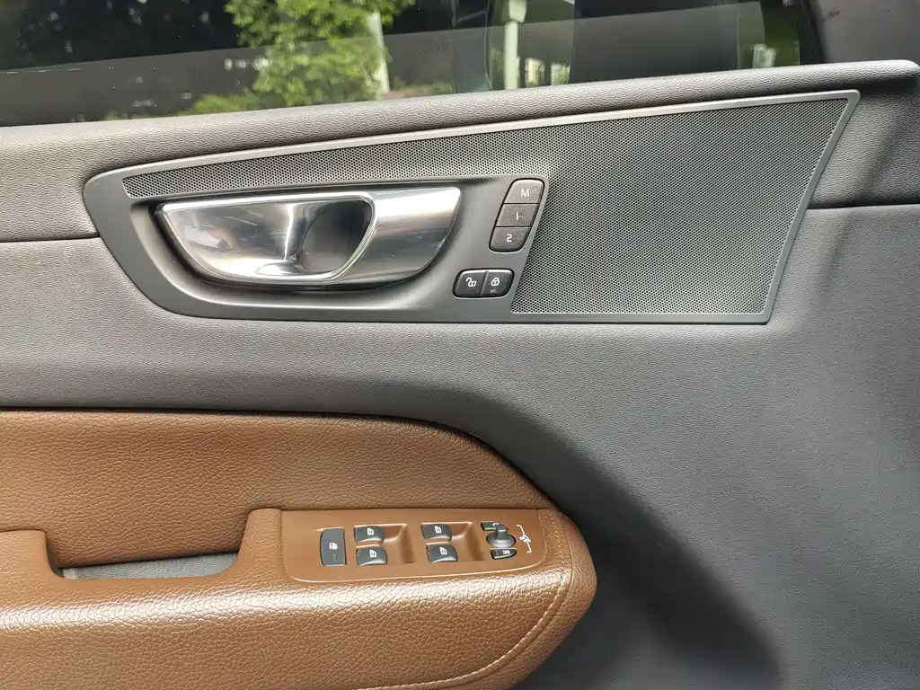 Volvo XC60 2021 T5 four-wheel drive Zhiyuan Deluxe Edition купить на сайте DeffCars