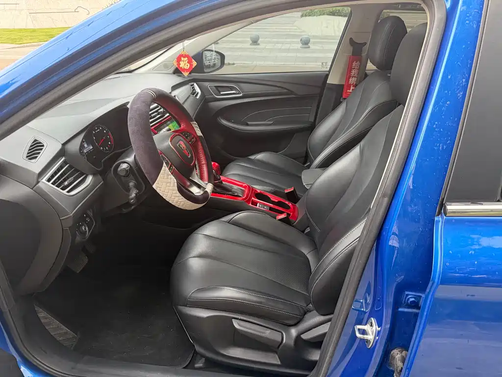 Roewe i5 2019 1.5L automatic 4G Internet Langham Edition купить на сайте DeffCars