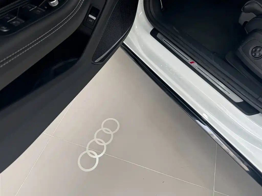 Audi A4L 2025 Model 2 Million Yuexiang Edition 40 TFSI Luxury Dynamic Bu0026O Starry Night Edition купить на сайте DeffCars