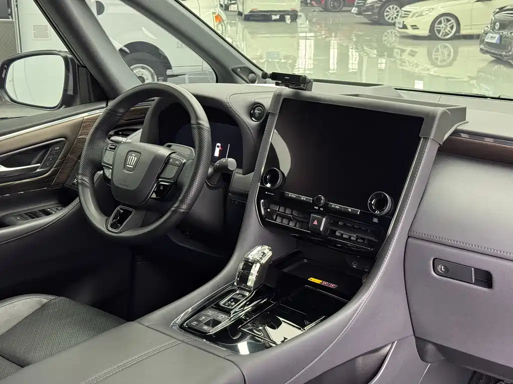 Wilfa 2024 Crown Dual Engine 2.5L Supreme Executive Edition купить на сайте DeffCars