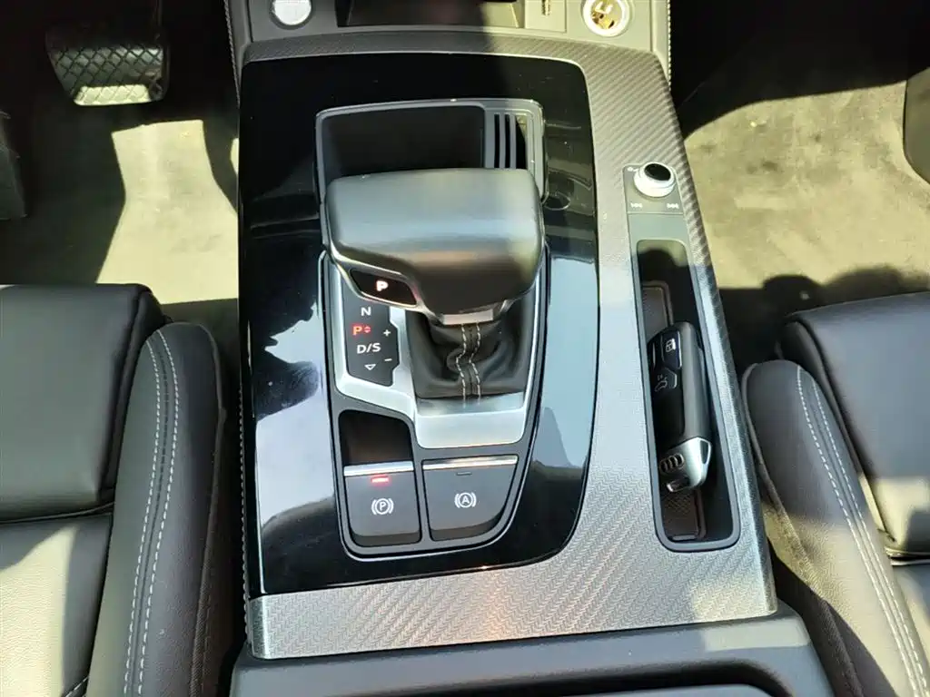 Audi Q5L 2021 40 TFSI luxury and dynamic model купить на сайте DeffCars