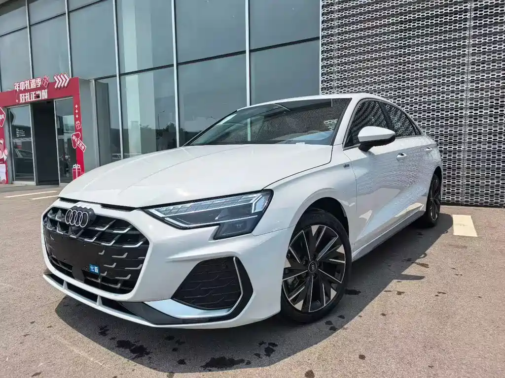 Audi A3 2025 Sportback 35TFSI Flying Spur Exclusive Model купить на сайте DeffCars