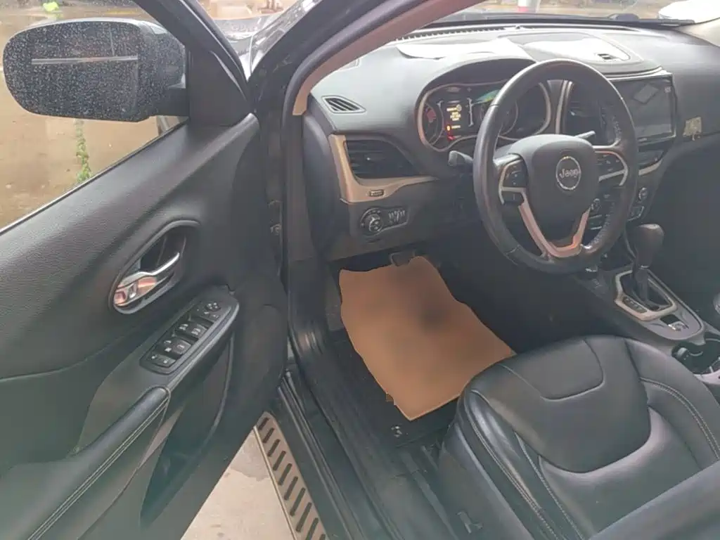 Cherokee (Китай) 2016 2.4L Professional Edition купить на сайте DeffCars