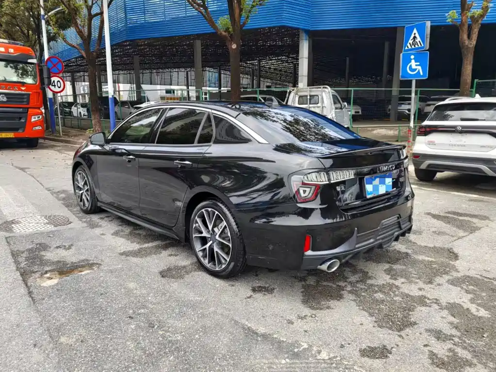 Lynk & Co 03 2019 1.5TD DCT Pro version National VI купить на сайте DeffCars