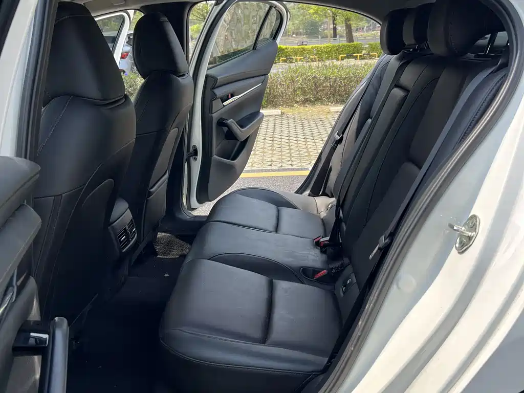 Mazda3 Angkesela 2023 2.0L Automatic Premium Edition купить на сайте DeffCars