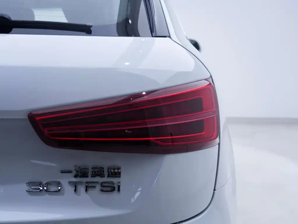 Audi Q3 2018 30 TFSI Fashionable Collection Edition купить на сайте DeffCars