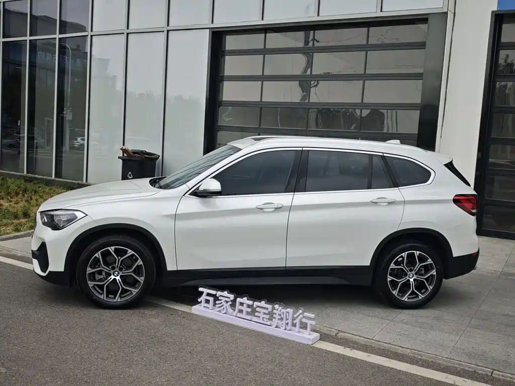 BMW X1 2022 sDrive25Li Leading Model купить на сайте DeffCars