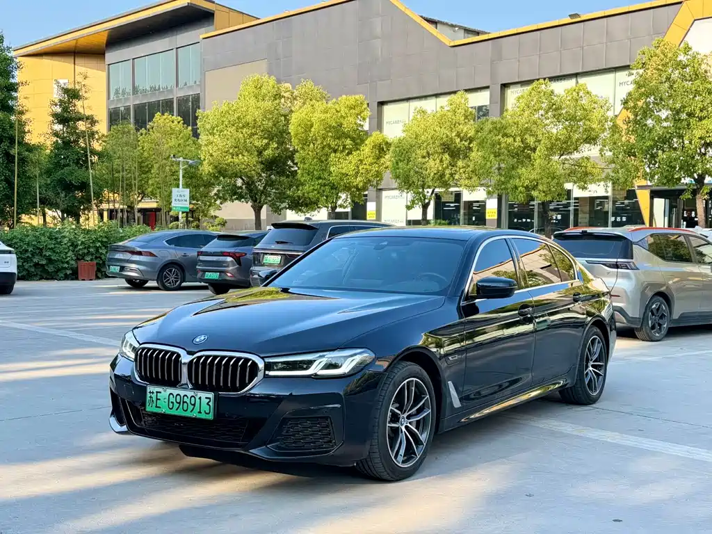 BMW 5 Series New Energy 2022 Model 535Le M Sports Package купить на сайте DeffCars