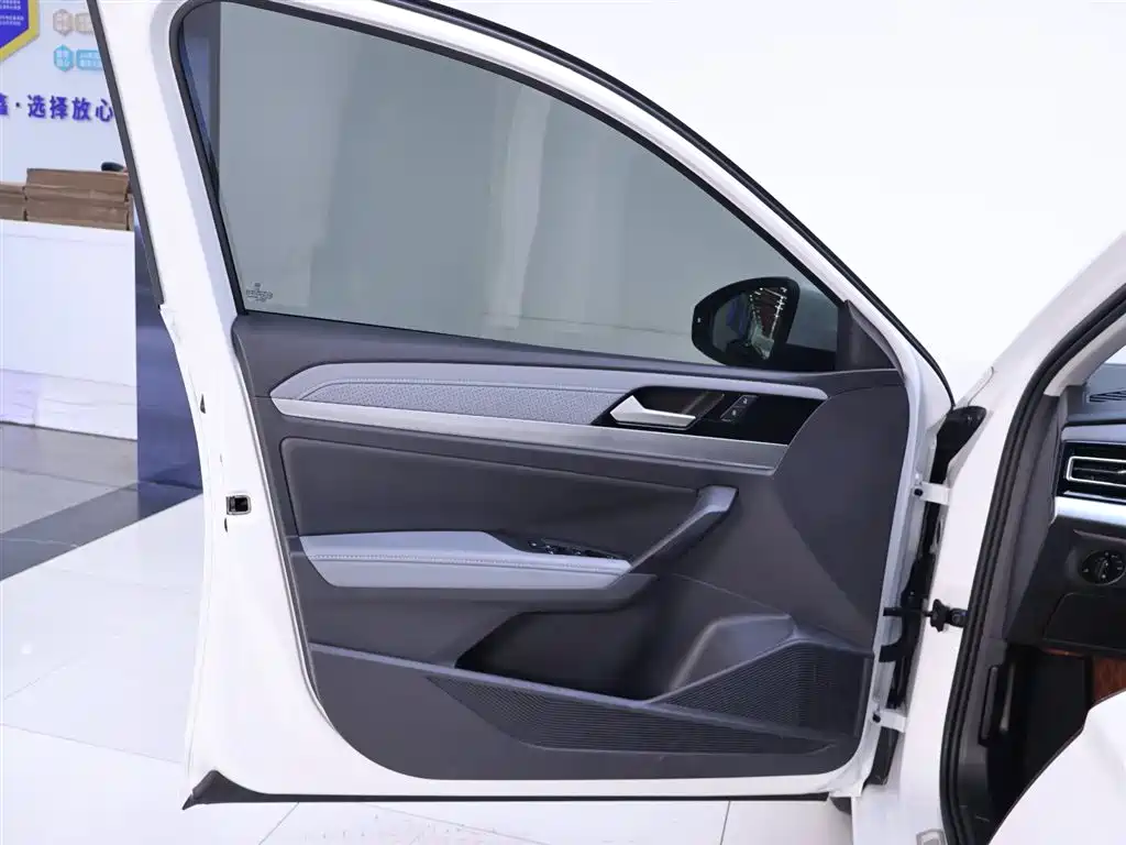 Lavida 2024 1.5L automatic 5 million version купить на сайте DeffCars