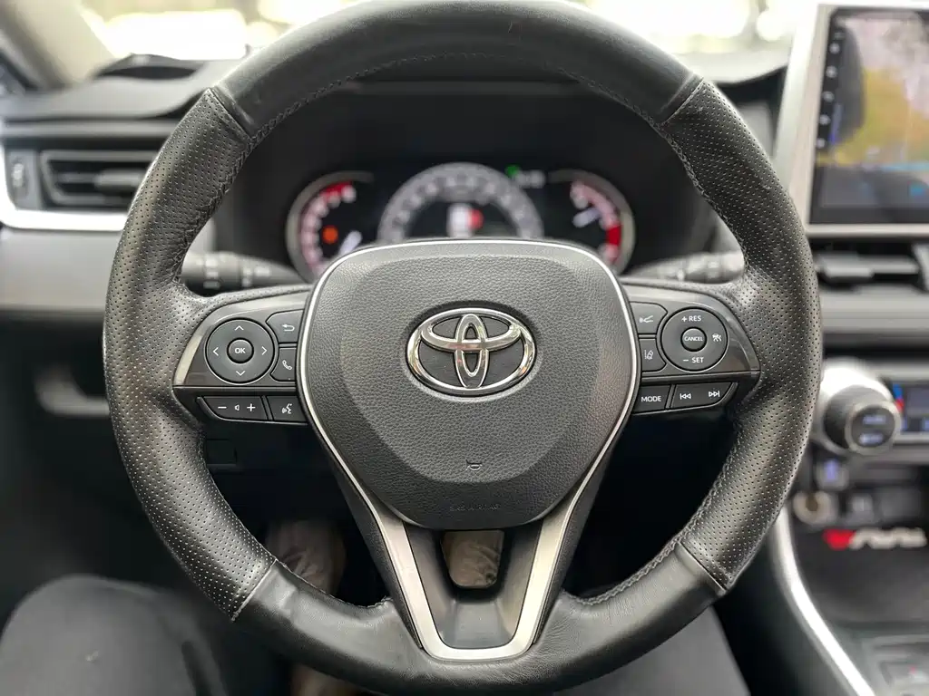 RAV4 Rongfang 2021 2.0L CVT two-wheel drive fashion version купить на сайте DeffCars