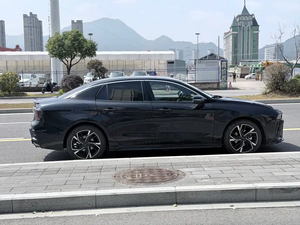 Lynk & Co 03 2025 1.5TD DCT Champion Edition Pro купить на сайте DeffCars