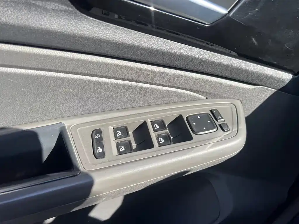 Jetta VS5 2019 280TSI manual aggressive type купить на сайте DeffCars