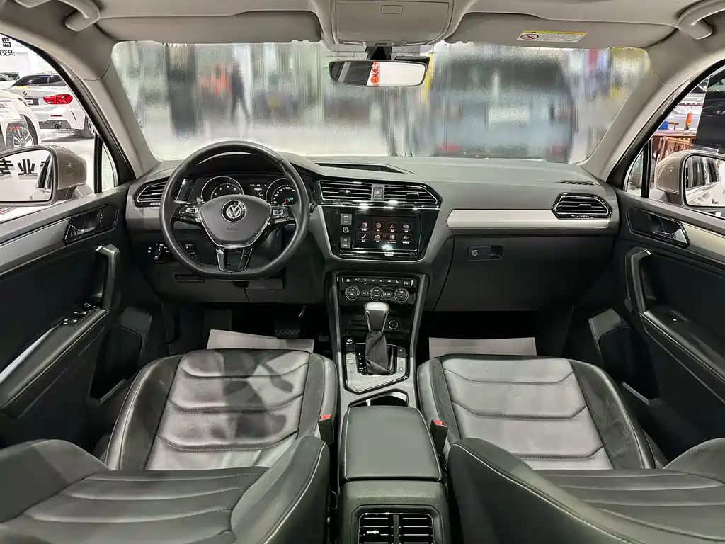 Tiguan L 2018 facelift 330TSI automatic two-wheel drive luxury version купить на сайте DeffCars