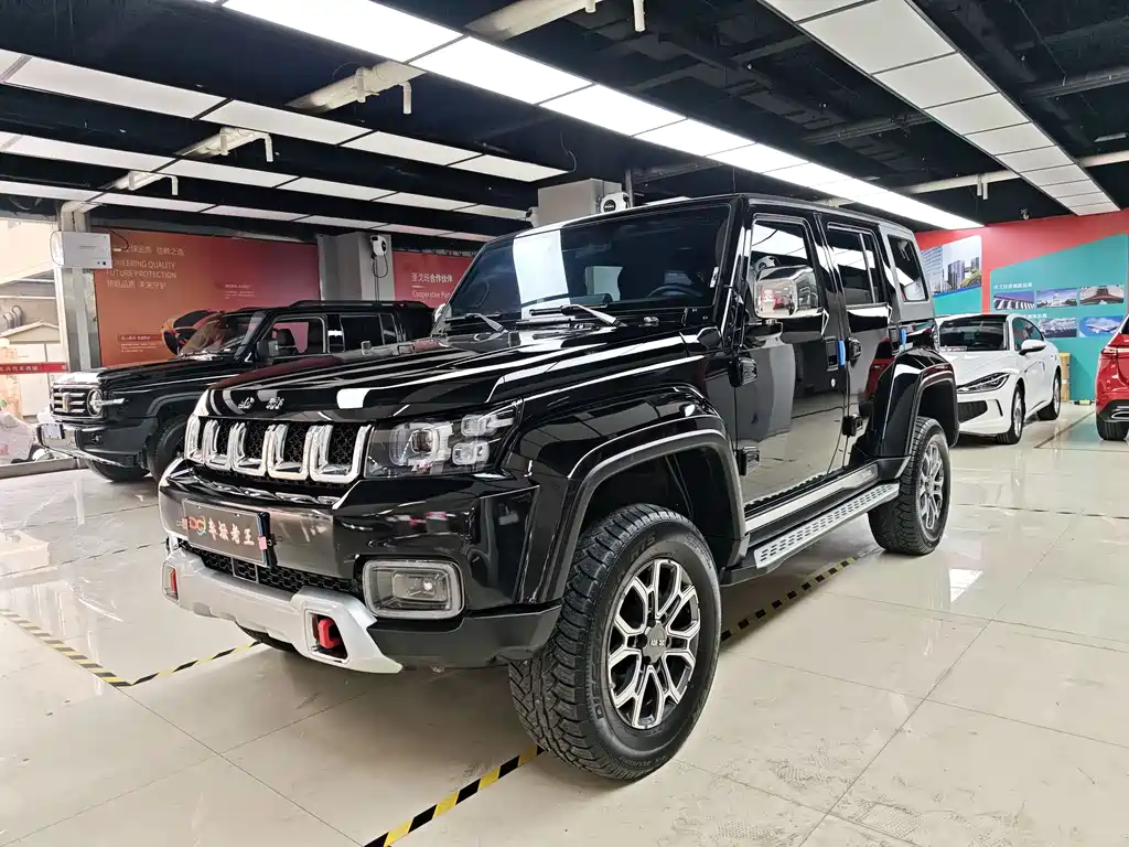 Beijing off-road BJ40 2023 2.0T automatic four-wheel drive city hunter version knight type купить на сайте DeffCars