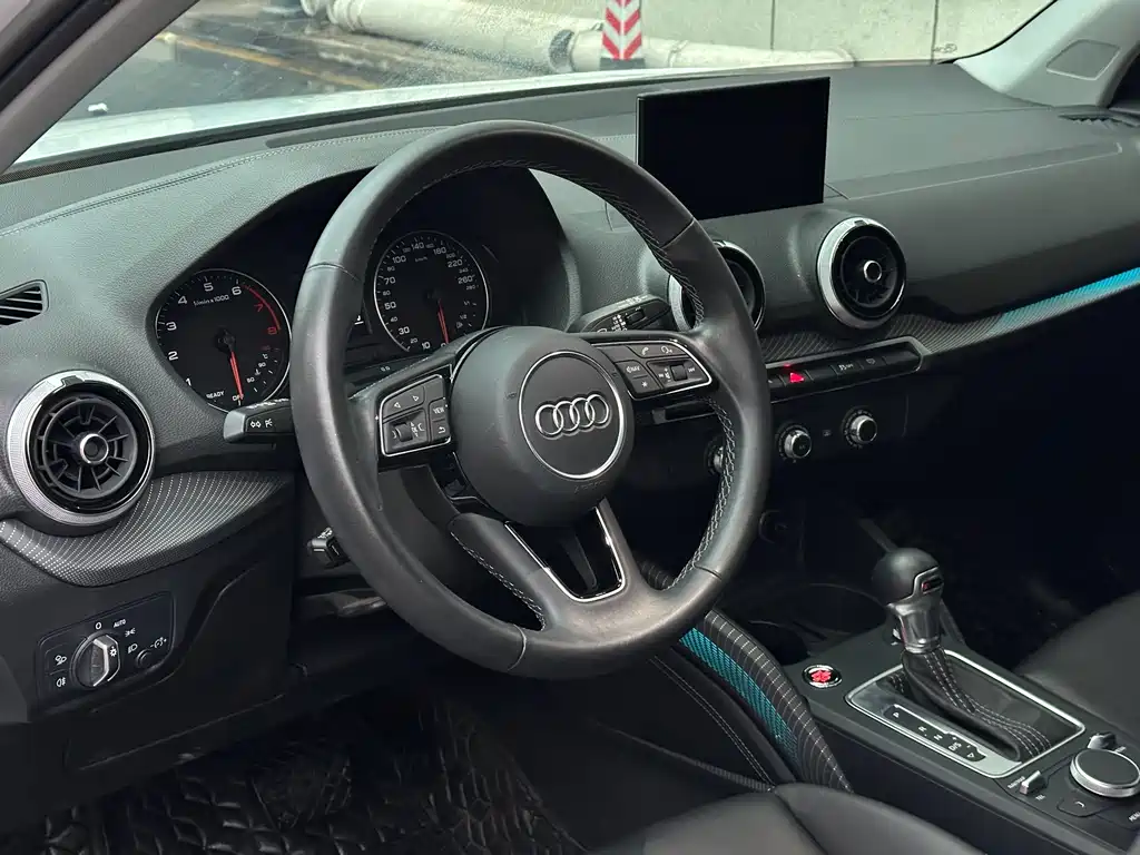 Audi Q2L 2022 35 TFSI Enterprising and Elegant Model купить на сайте DeffCars