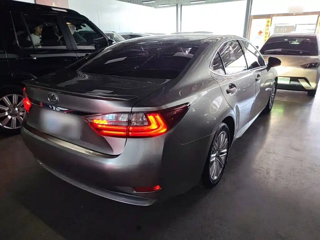 Lexus ES 2015 200 Elite Edition купить на сайте DeffCars