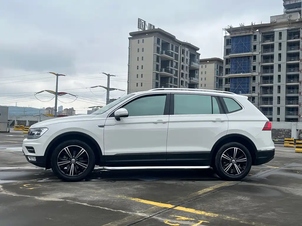 Tiguan L 2019 330TSI automatic two-wheel drive panoramic comfort version National VI купить на сайте DeffCars