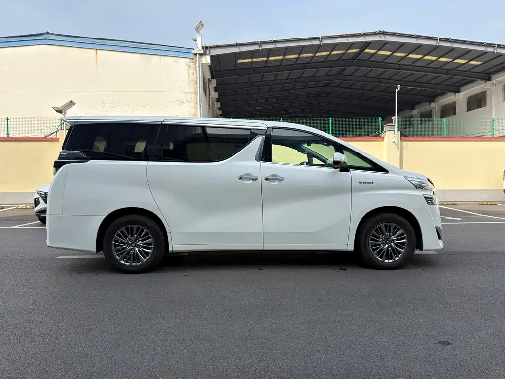 Wilfa 2023 Crown Dual Engine 2.5L HV Deluxe Edition купить на сайте DeffCars