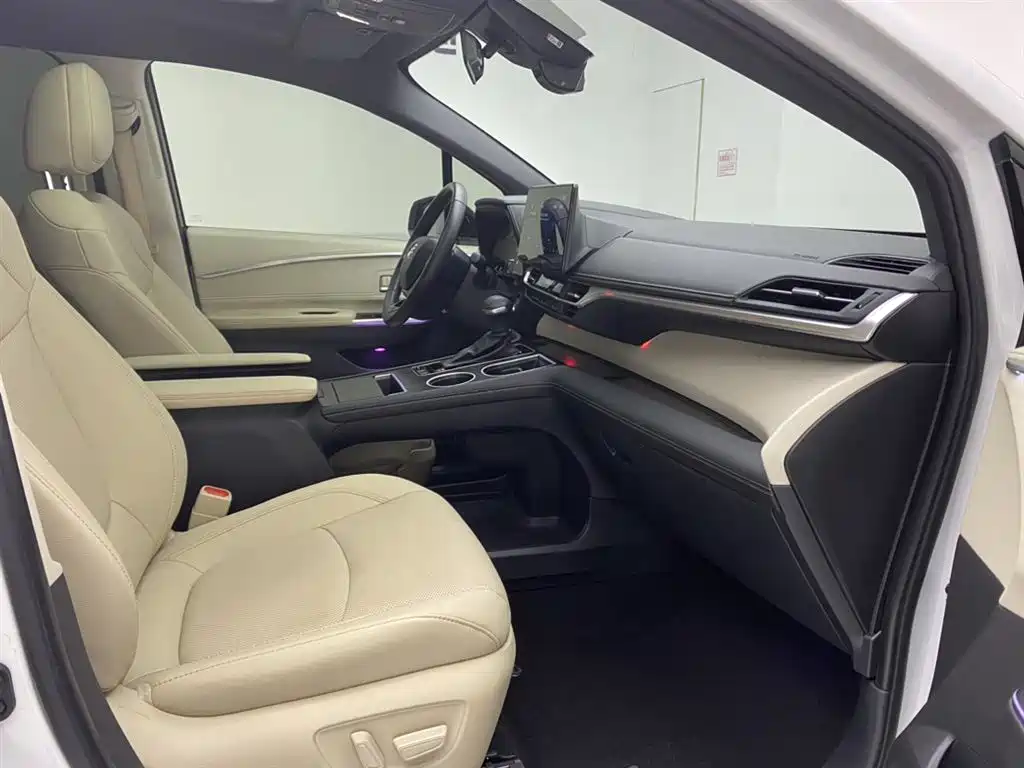 SIENNA 2023 2.5L Hybrid Premium Edition купить на сайте DeffCars