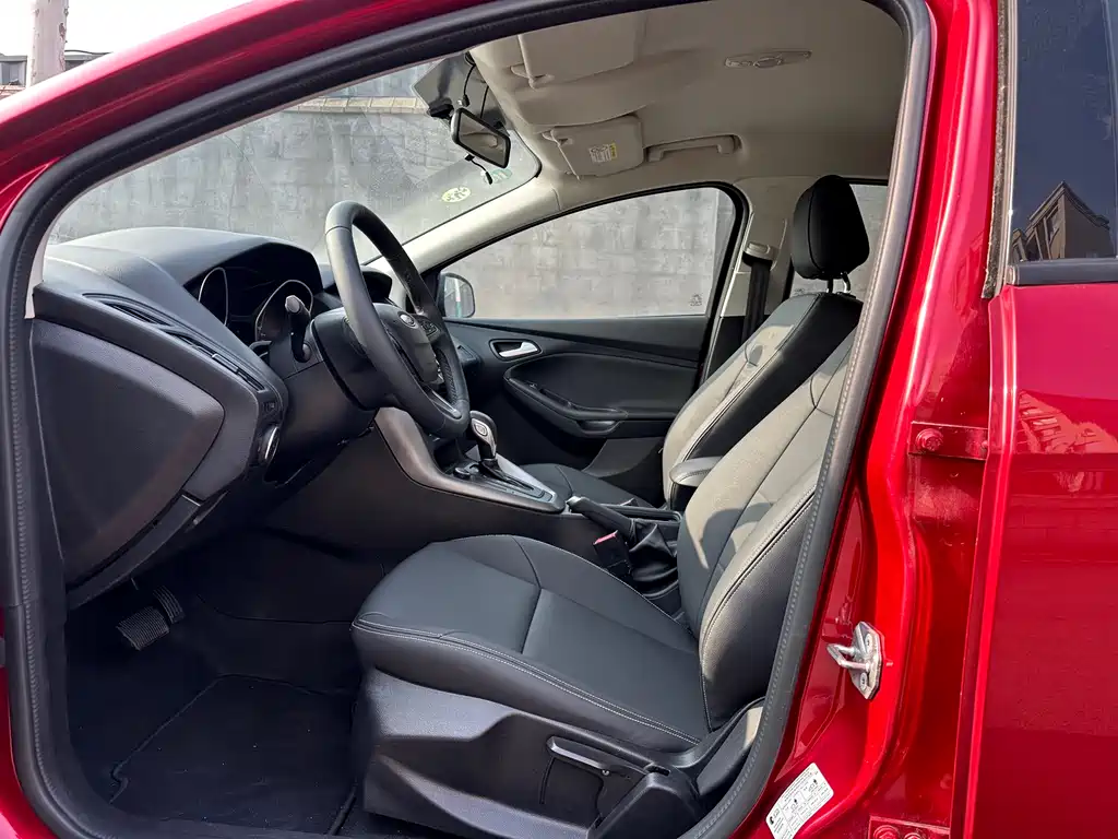 Focus 2018 hatchback classic 1.6L automatic comfort smart mobility version купить на сайте DeffCars