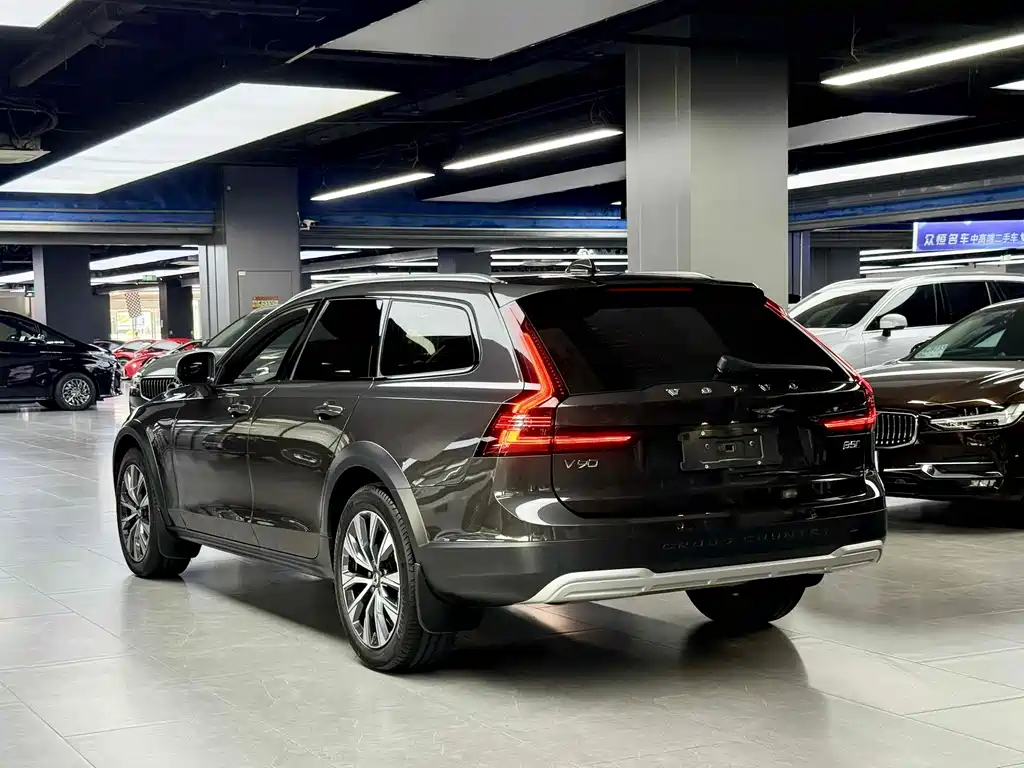 Volvo V90 2024 Cross Country B5 AWD Zhiyuan Edition купить на сайте DeffCars
