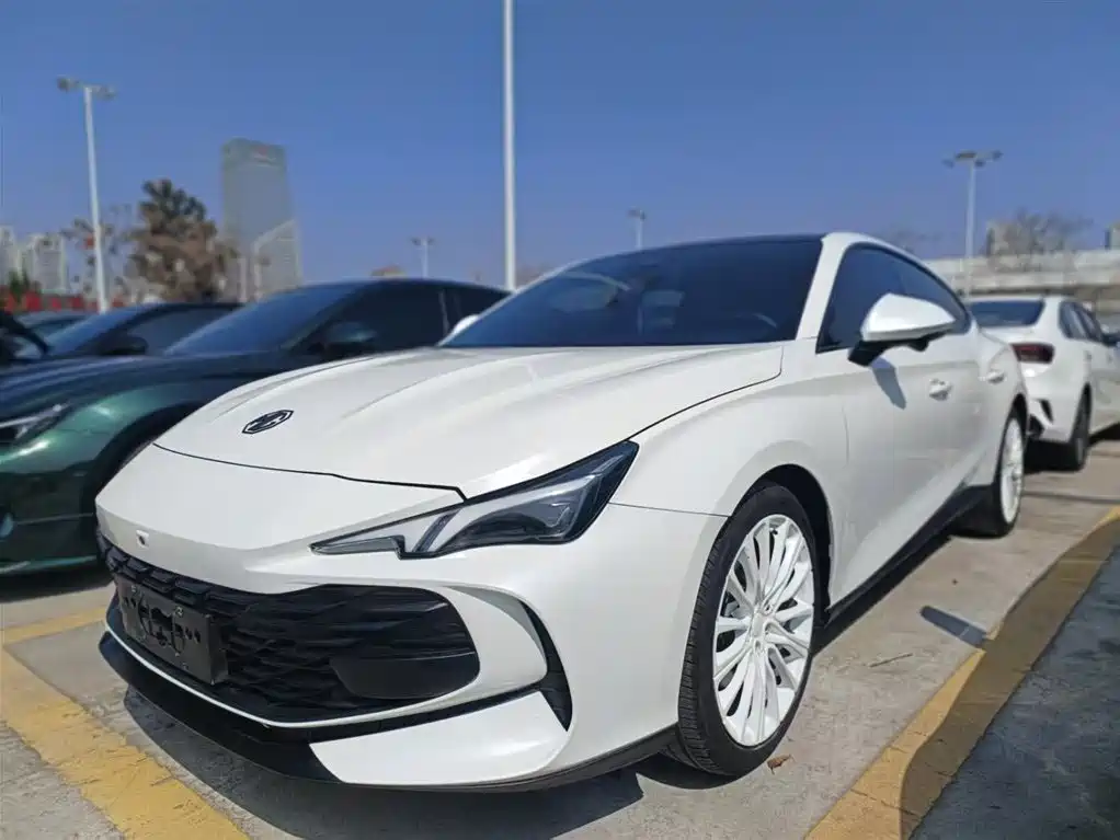 MG7 2023 2.0T Automatic Beauty Hunting Luxury Edition купить на сайте DeffCars