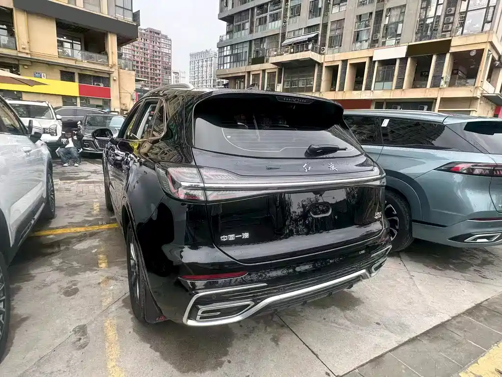 Hongqi HS5 2023 2.0T Qixiang Pro version купить на сайте DeffCars