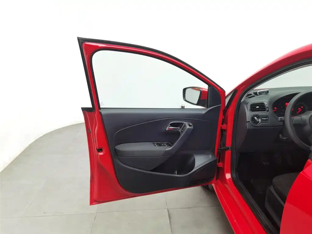 Polo 2013 1.4L manual fashion version купить на сайте DeffCars