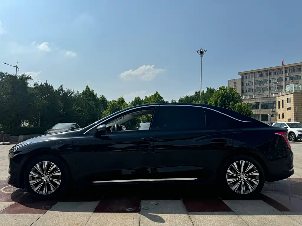 Red Flag Hongqi E-QM5 2022 431km Charging Fun Edition купить на сайте DeffCars