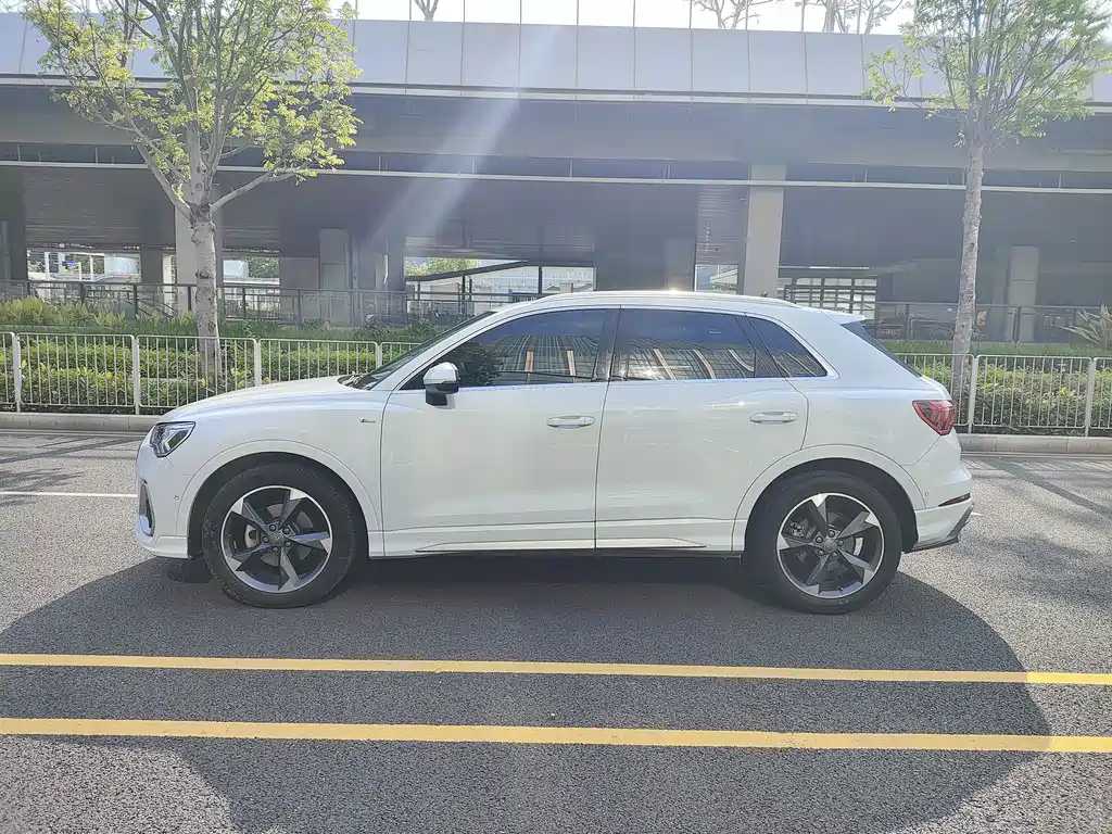 Audi Q3 2021 35 TFSI Fashionable and Dynamic купить на сайте DeffCars