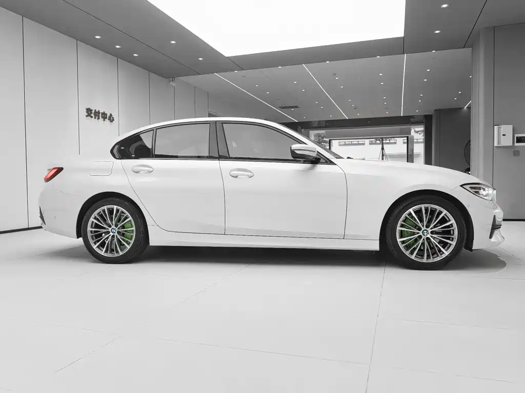 BMW 3 Series 2021 320i Sports Package купить на сайте DeffCars