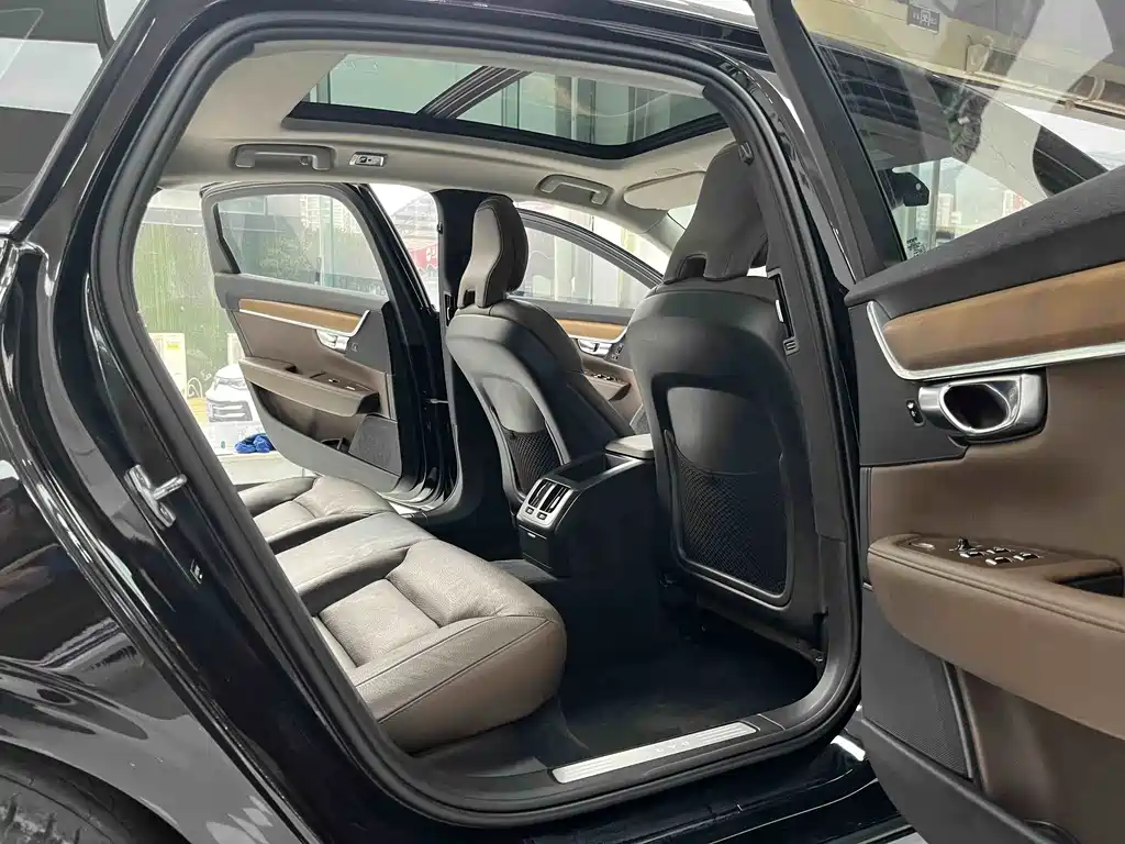Volvo S90 2020 T5 Zhiyi Luxury Edition купить на сайте DeffCars